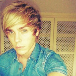 A twenty-something Welsh boy living in England. Boy Belieber and Directioner. I follow back.