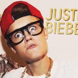 Odolo:Aquel Que Se Rompe una Pierna El Que se Enferma de la garganta,vomita enmedio del escenario ♥Me Enseño hacer fuerte y a levantarme al caerme @justinbieber