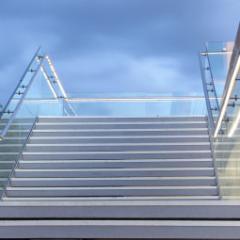 Vancouver Glass Railing manufacturers and supplies luxury high-quality industrial strength glass railing.  Call 1 (604) 235-1983 for a free quote.