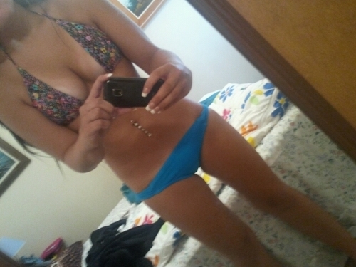 I want to be a walking brunette Barbie. 5 foot 3, 18years old..CW:131 GW:100