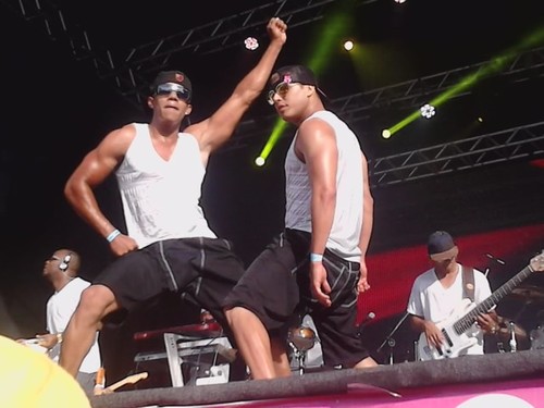 fã.cluber drack & keke mania♥ esse e um fc que viu pra mudar nossa vida nois amar vc samos o primero fc oficial dois dancarinos da banda saiddy bamba