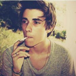 followw_backk_'s profile picture. Si je te follow, follow @namedMilla ou j'unfollow ♥