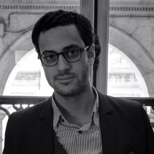 Assureur, amateur de bons mots, de rugby et passionné de politique.