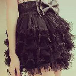 Hiii! please follow me I need followers!! I LOVE JUSTIN BIEBER,SHAKIRA,1D,NICKI MINAJ...