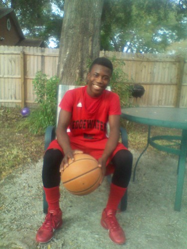 #ILoveBasketBall #ILoveFootball #IRunTrack #ILove @Tiara1014Babii #MyBestFriend @x3_iHoop #YS4l #YS_SKOOLY #FollowMe #IFollowBack