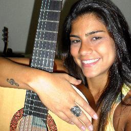 Formação: Ed. Física/ Registrada no Sindicato dos Artistas: 42.303, porém Apaixonada por Música e Futebol !!!