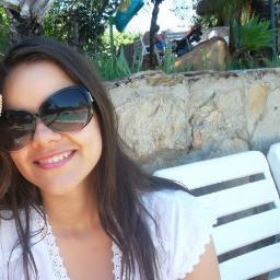 São paulina apaixonada, nutricionista, chocolate, sol, água, o bem.  =]