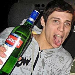 ems soy cantautor tengo un disco llamado dreams me gusta el rock y el metal 
amo a mcr y frerad si existe :B lml sigueme y te dare follow back