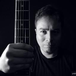 Quizá no logre cambiar al mundo con canciones, pero he construído el propio a través de estas.
http://t.co/x7yMxNOU