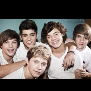 Who else wants JB & 1 D to do a song together 3 follow me to make it happen x
