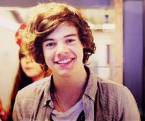 !! i LOVE CANDY(especially sour candy)i love 1D! They r awesome especially harry styles!!!! XD If u follow me i follow right back:)