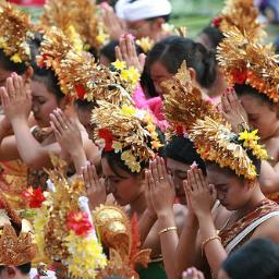 Om bhur bhuvaha svaha

Tat savitur varenyam

Bhargo devasya dhimahi