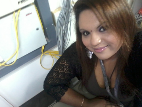 A simple gal luking fr frenz......