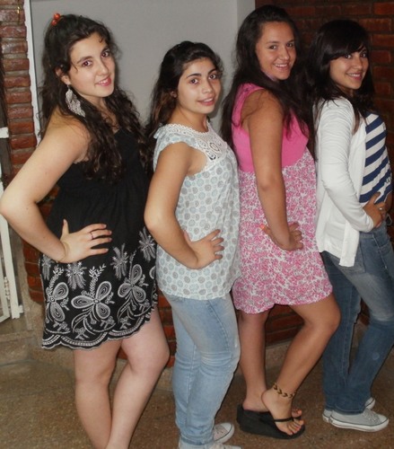 No me dejes sola en el camino, tengo miedo de seguir si tu no estas♥.