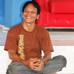 Peminat sastra, teater dan adat budaya lokal. Editor buku sastra dan budaya, tukang alihbahasa Habar Banua, berita bahasa Banjar TVRI Kalimantan Selatan