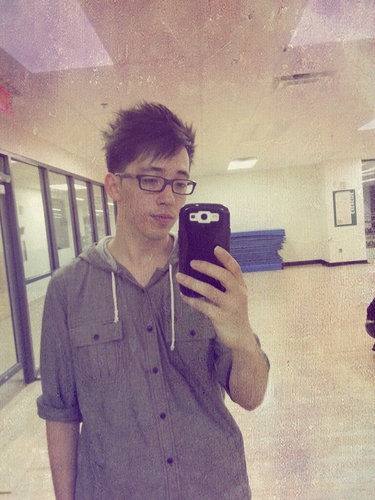 Korean/American. born April 2nd. and loves to dance. Popping is my main genre and i take what life gives me :)
