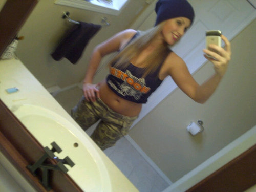 kaaybellaaa's profile picture. I should be locked up right on the spot.