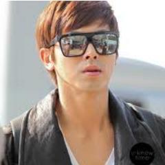 [U-Know] Yunho leader of TVXQ #4b0XFAM
ถึงผมจะ30แล้ว แต่ผมยังเตะปี๊บ(?)ดังนะครับ เรียกผมว่าพี่จะดีกว่า ^ ^ {bot not real}