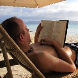 Many of us like reading blogs / articles / newspapers while lazing around on a weekend. With @LazyWeekndReads I'd like to share good stuff that I come across.
