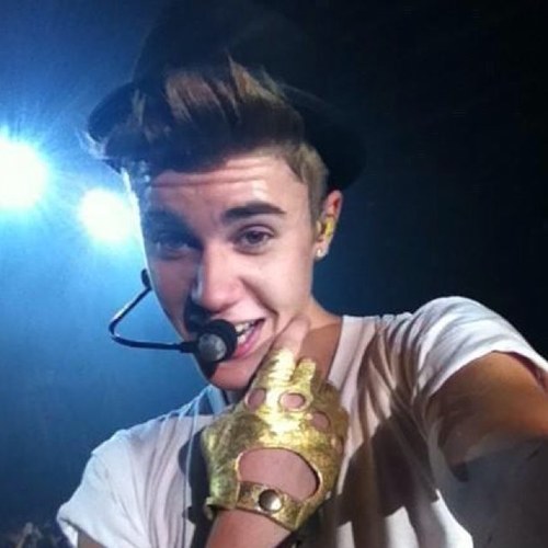 I'm here to support my idol, that's it.