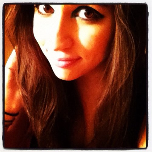 Italian girl with a love for music, friends , shopping and travelling...