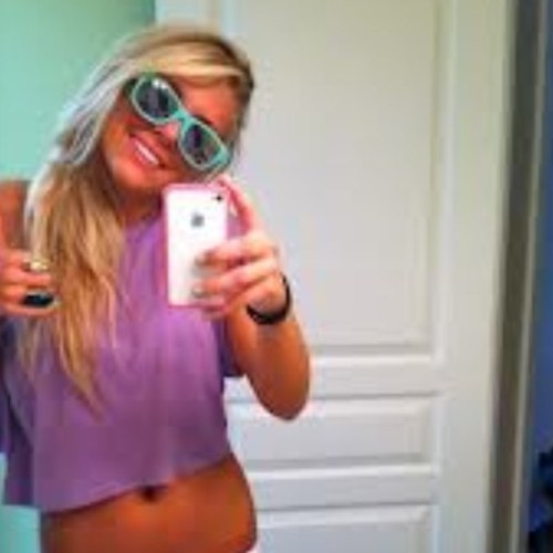 18, love to sing, act, dance!!;)