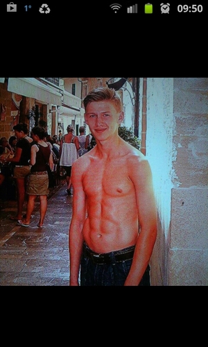 BradCoward1997's profile picture. Anyone who follows, i'll follow back. love sports