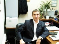 moceri_'s profile picture. “La disciplina consiste en que un bobo se haga obedecer por otros que son más inteligentes” (J.