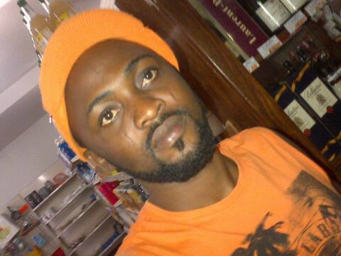 Qlogic101's profile picture. Am just myself who enjoy making peeps around me smile and laugh, and I so much enjoy entertaining as well.