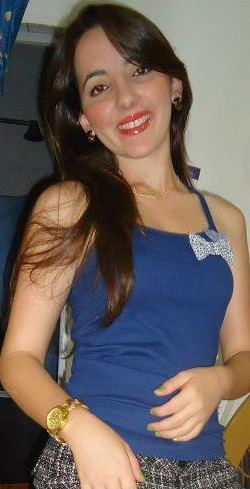 Sou simpática, brincalhona, adoro conhecer novos amigos, gosto de sair, festas, praia, clubes, cinema enfim...