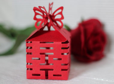Online store delivering highly competitive prices on exciting wedding and christening souvenirs, ideas and gifts