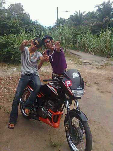 AhsengHazim's profile picture. i tweet what i feel .