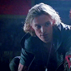 LikeMyMangoes's profile picture. Angels lift you off the ground, @HeavenlyParagon.   
I've got shadows weighing me down. |MC|RP|Taken|