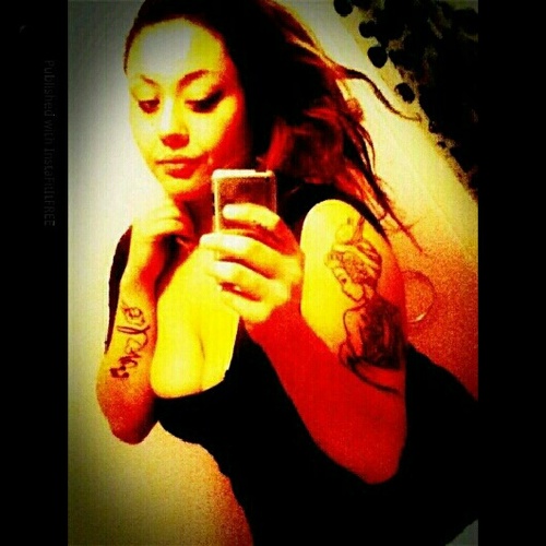 make-up artist, singer, #FyreSpitter #glamorous .IG: kimmy_flame. Go follow my twitter husband @DEZTHECHILL