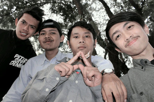 We are switch pop from bandung indonesia, info @LSofficials |✆ 085720002480 |  New Single : Pergilah & Teman ☺