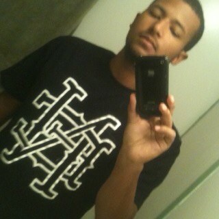 Im a chill person down to earth type of guy    .Extremly passionate about martial arts.UFC fan. Loves house,dubstep.hip hop,rock