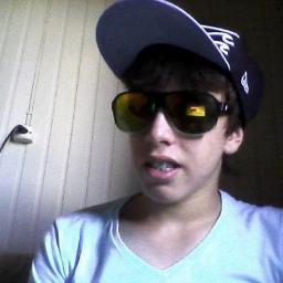 Viim akiie dizer o qantoo esse lindo eh especial pa mim *.* e ele eh só MEU oks?? Portanto tirem o olho dele hoho eu AMO dms dms tu meu pletoh p.@jenny_fmartins