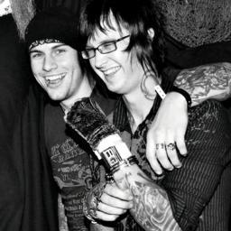 Não é apenas uma banda, mais uma família de guerreiros que lutam diariamente com a perda de seu amigo R.I.P The Rev Sullivan ♥ Since: 28/11/12.