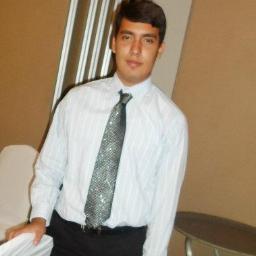 18.Futuro ing, en sistemas, me gusta tocar guitarra y salir con los amigos :D