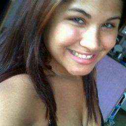 Guarda-Me, Como a Menina dos seus Olhos. 
Ela é a Tal, Sei que Ela pode ser Mil, Mas não existe outra igual.
