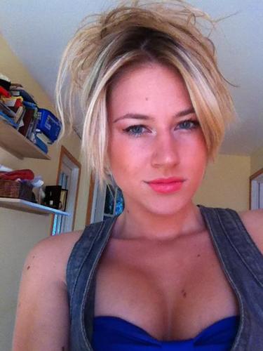 NeascuClaudia's profile picture. 