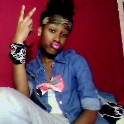 #Team jourdan, im ThuGGIN' Melvin blackass my header
, im smart and #Team funsize 5'1 ijs ;-) .... i will follow back!