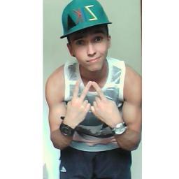 Bricalhao,simpatico,gostozo(zuei ) musica,futebol,internet(viciado) amigo,namorado,marido,amante. enfin sou eu