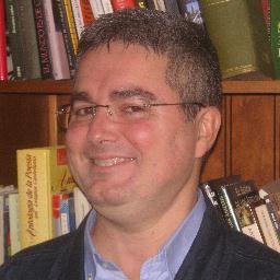 Editor, enamorado de las letras, los libros, la filosofía oriental y de la vida. Me encanta la gente positiva. Publicando obras de buenos autores en Olé Libros
