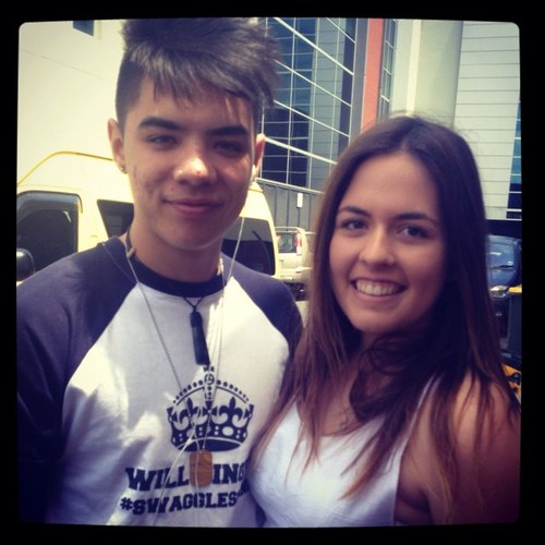 Named airport girls by the boys themselves! 1/6 of #bangbangjaydengang 3/5 of TC boys follow !