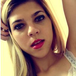 15 anos, leonina, estudo no fereguetti, torço pra Alemanha, e sou viciada em instagram  :3.