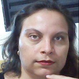 Psicóloga clínica, mãe de cachorras lindas, dona da minha casa, da minha vida e do meu nariz!