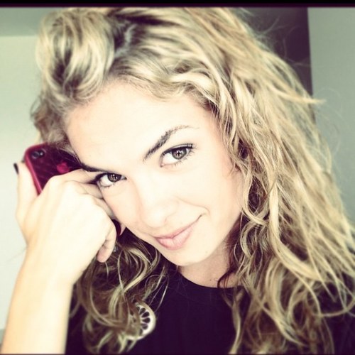 Bio é vida né?! Pois então. Minha vida é a @Lua_Blanco. Luinha vc é aquela pessoa alegre, que me faz mt feliz e a cada sorriso seu meu dia melhora.TE AMOO LUAA