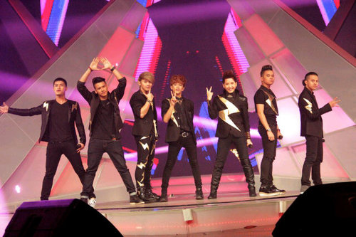 1st Fanbase SMASHBLAST SAMARINDA • follow us,and get more information all about SM☆SH \(´▽`)/