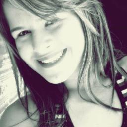 É necessαrio αbrir os olhos e perceber que αs coisαs boαs estão dentro de nós, onde os sentimentos nαo precisαm de motivos nem os desejos de rαzão. (: